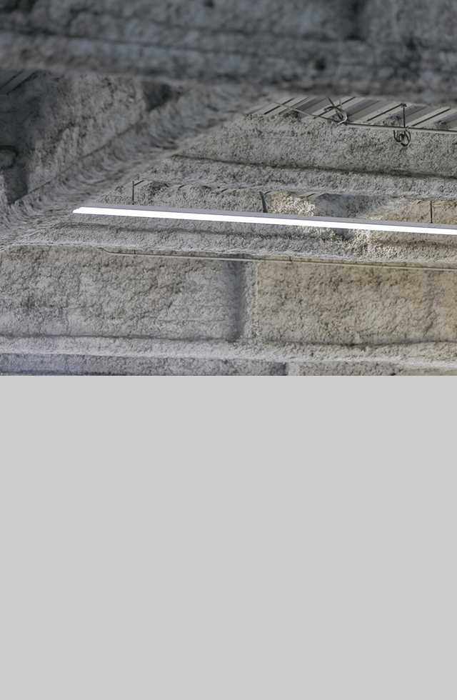 「建物を火から守る盾、耐火被覆工にならないか？」 火を防ぎ、安全をつくる。  達成感は形になる。完成した建物がその証。